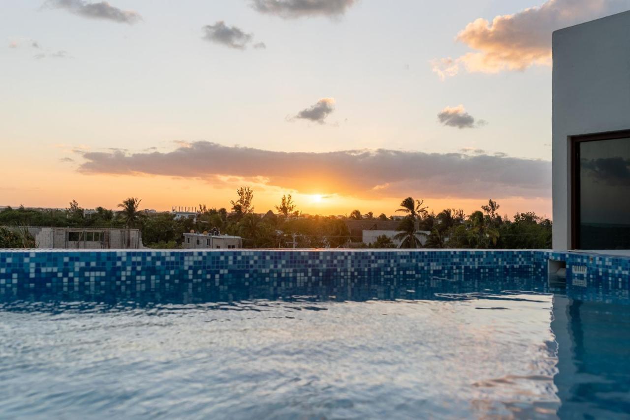 Hotel Mayari Holbox Экстерьер фото Sunset at the rooftop pool