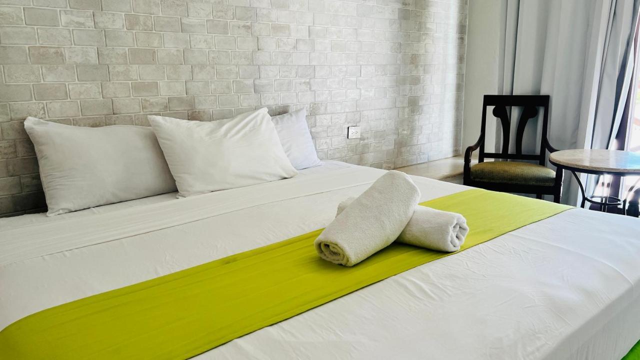 Hotel Mayari Holbox Экстерьер фото A bed runner