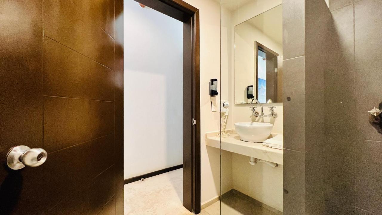 Hotel Mayari Holbox Экстерьер фото Bathroom of a hotel room